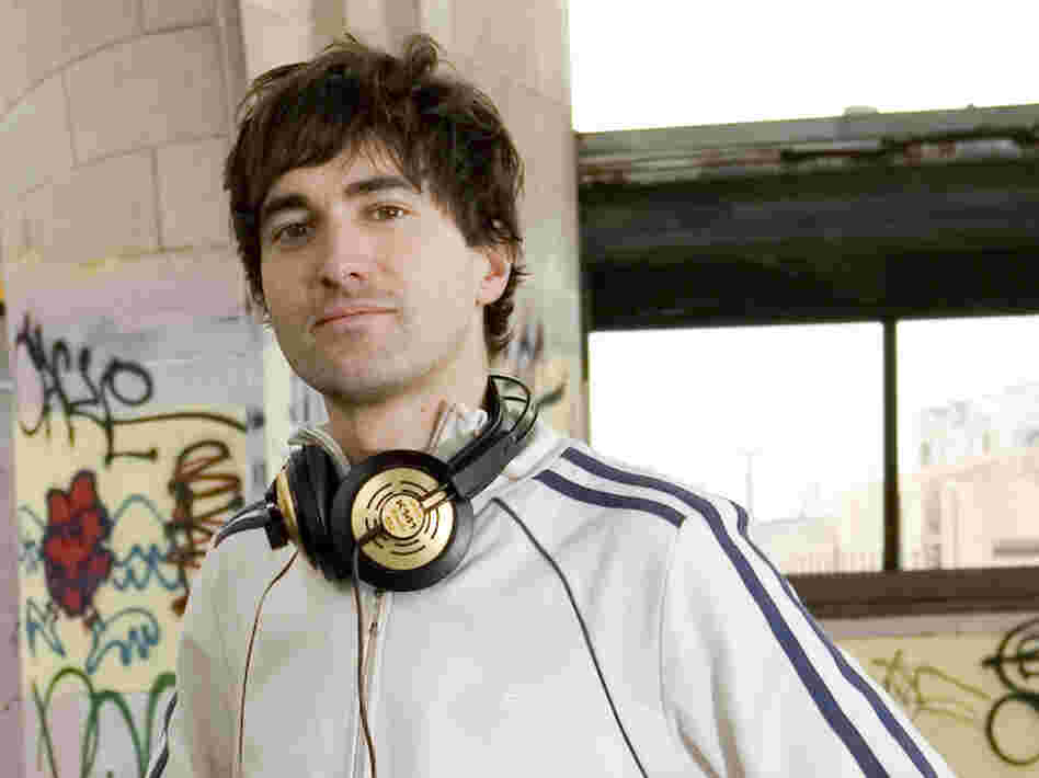 Mason Bates has spent years straddling the line between classical and electronic music.