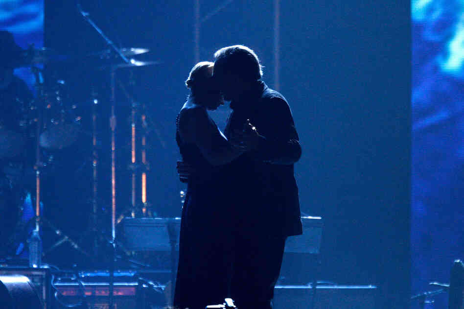 Despite the drop in record sales during the 1980s and '90s, Diamond's ability to sway the hearts of women all over the world kept him thriving on the tour circuit as he continued to perform to sold-out crowds. Billboard ranked him as the most profitable solo performer of 1986. The '80s also saw Diamond's start on the silver screen as he appeared in the 1980 film The Jazz Singer. He and F...
