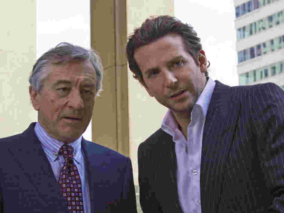 Hoping to cash in on his pill-induced brilliance, Carl Van Loon (Robert De Niro) hires Eddie as a financial consultant. Unfortunately, the Russian mob also wants a piece of the action.