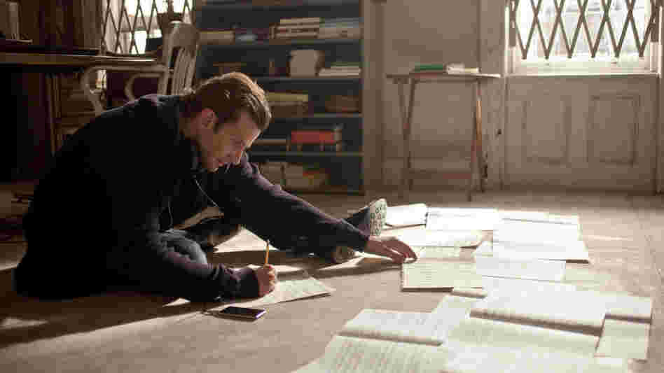 Subito Accelerando: After taking an experimental "smart drug," Eddie Morra (Bradley Cooper) becomes a bona-fide genius, able to finish a long-stalled novel, learn new languages — even compose music. Subito Accelerando: After taking an experimental "smart drug," Eddie Morra (Bradley Cooper) becomes a bona-fide genius, able to finish a long-stalled novel, learn new languages — even compose music.