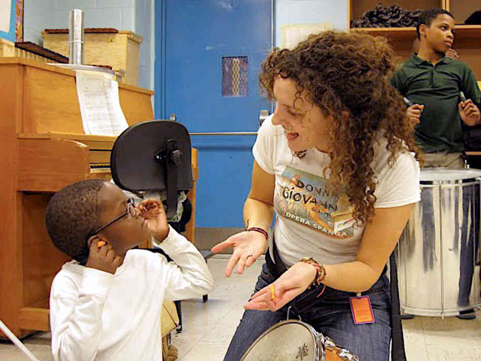 Abreu Fellow alumna Rebecca Levi now works in a nucleo in Boston, bringing free music education to kids.