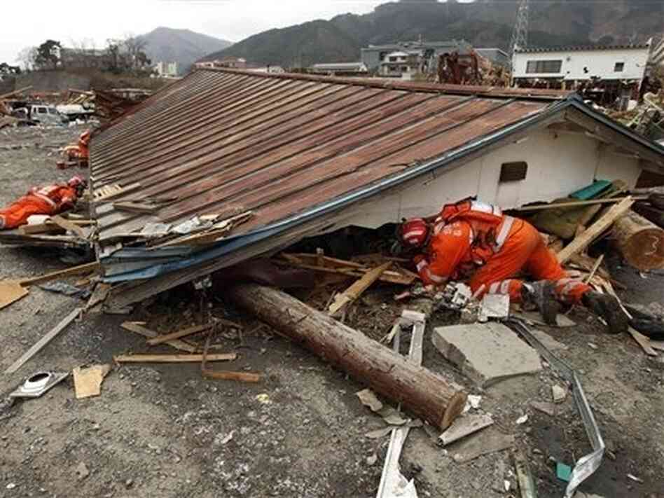 Search and rescue teams scour debris looking for survivors in Ofunato, Japan. Search and rescue teams scour debris looking for survivors in Ofunato, Japan.