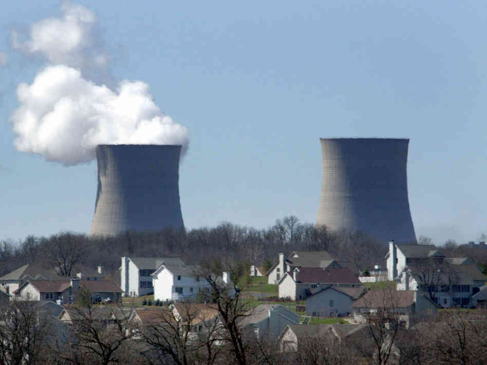 Homes sit next to the Exelon Bryon Nuclear Generating Stations shown April 2, 2004 in Bryon, IL. Homes sit next to the Exelon Bryon Nuclear Generating Stations shown April 2, 2004 in Bryon, IL.
