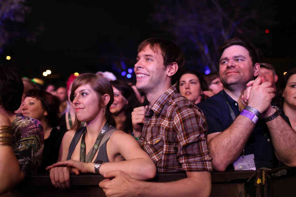 The crowd smiles for Raphael Saadiq. Who wouldn't? 