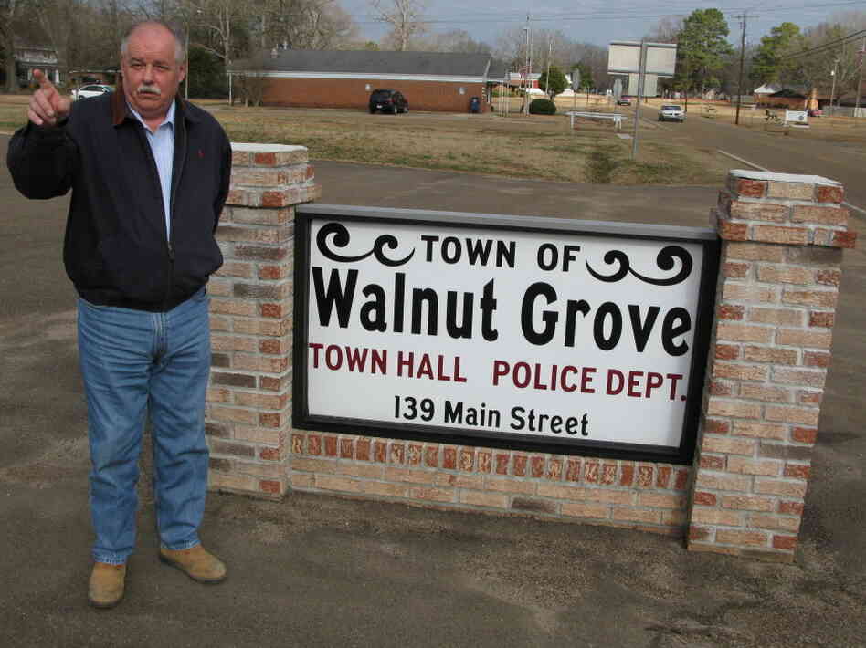Walnut Grove Mayor Grady Sims says the prison has "done an excellent job" and that the money it brings in helps the town maintain a full-time police department.