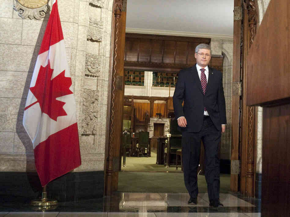 Canadian Prime Minister Stephen Harper arrives for a news after the fall of his government, Ottawa, Canada, March 25, 2011.