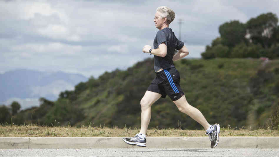 Paul Rider runs on Mulholland Drive in Los Angeles, March 25, 2011. Researchers say a moderate running regimen is actually beneficial for the joints of people with healthy knees. Paul Rider runs on Mulholland Drive in Los Angeles, March 25, 2011. Researchers say a moderate running regimen is actually beneficial for the joints of people with healthy knees.