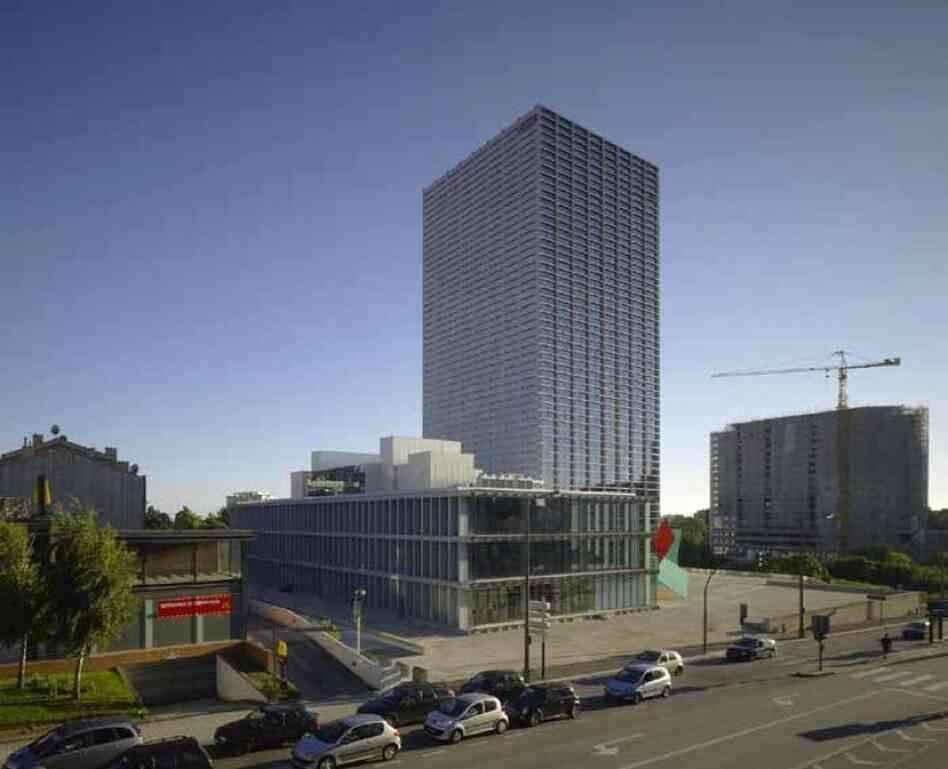 Burgo Tower in Porto