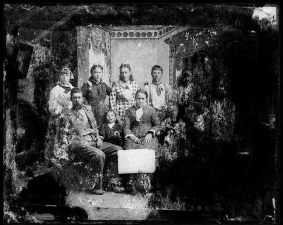 A family portrait of eleven people