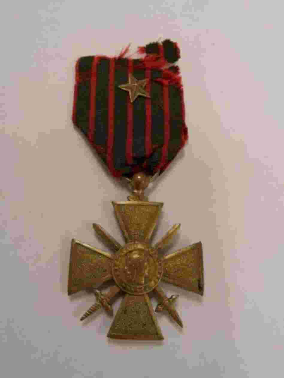 Croix De Guerre, 1914-1918The Croix de Guerre was sometimes awarded to American individuals or military units.
