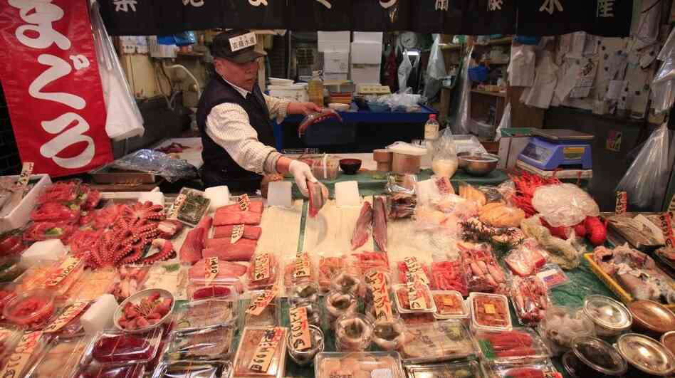 A Tokyo tuna wholesaler adds slices of fish to his stall on March 23. Fish prices have plummeted in Japan amid fears that radioactive material leaking from the damaged Fukushima Dai-ichi nuclear power plant may have contaminated the animals. But experts say there's no risk right now and that fish is safe to eat. A Tokyo tuna wholesaler adds slices of fish to his stall on March 23. Fish prices have plummeted in Japan amid fears that radioactive material leaking from the damaged Fukushima Dai-ichi nuclear power plant may have contaminated the animals. But experts say there's no risk right now and that fish is safe to eat.