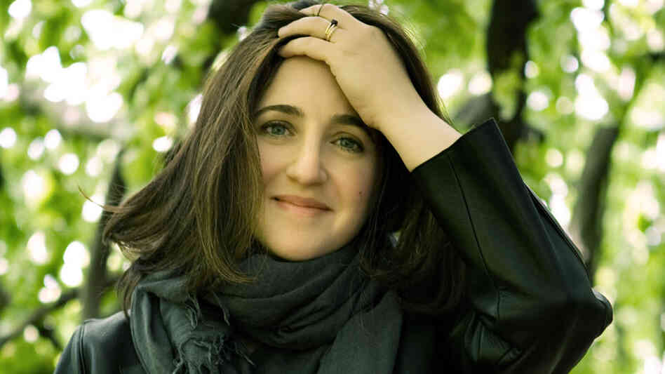 Pianist Simone Dinnerstein has a passion for rhythmically free musical lines. Pianist Simone Dinnerstein has a passion for rhythmically free musical lines.