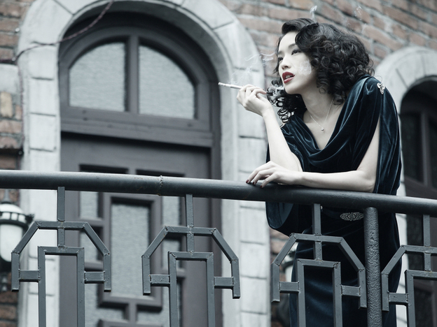Dangerous Games: Chen falls for Shanghai nightclub hostess Kiki (Shu Qi) — though it's far from clear he and she are on the same side.
