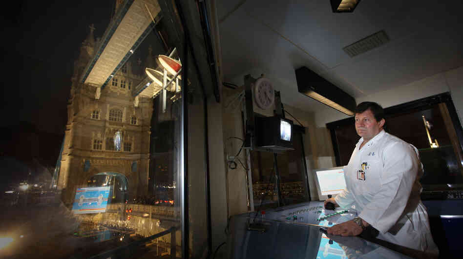 Charles Lotter is an operator of Tower Bridge in London and can work all night if a bridge lift is required. Sleep experts say that even people who routinely work night shifts will experience times when they get sleepy in the middle of the night. Charles Lotter is an operator of Tower Bridge in London and can work all night if a bridge lift is required. Sleep experts say that even people who routinely work night shifts will experience times when they get sleepy in the middle of the night.