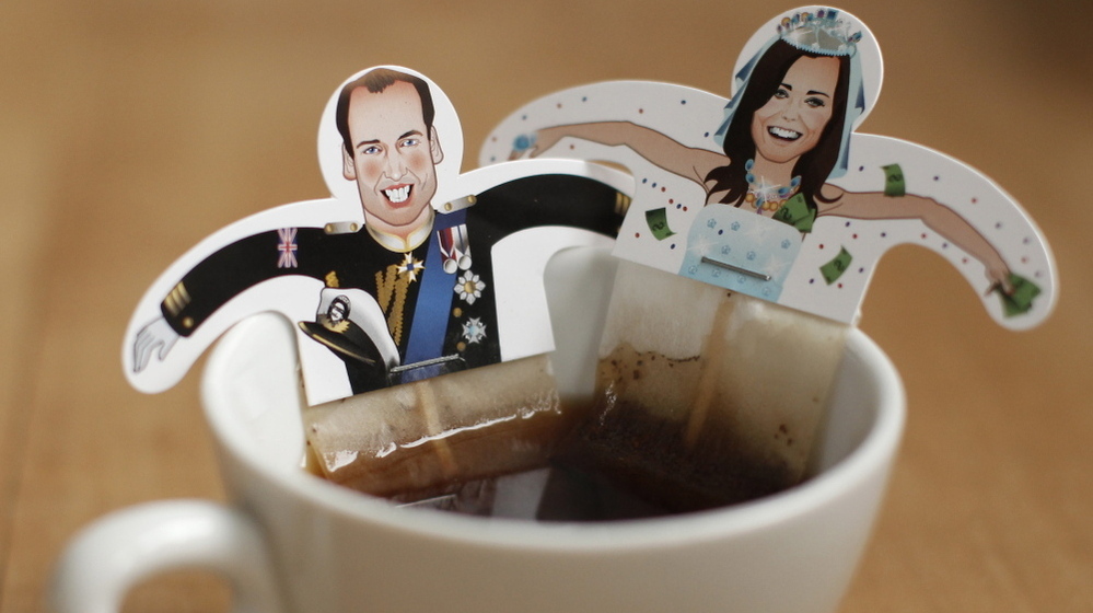 The Hamburg firm Donkey Products is making these William and Kate teabags.