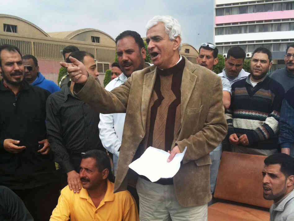 Kamil Khalil with the newly formed Workers Democratic Party comes from Cairo to join the sit-in at the Shebin factory. Kamil Khalil with the newly formed Workers Democratic Party comes from Cairo to join the sit-in at the Shebin factory.