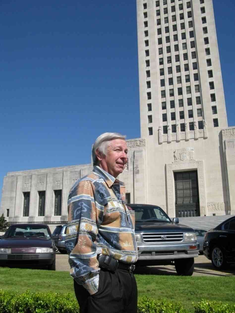 Glenn DaGian, who recently retired after a 30-year career at BP and Amoco, says he was so angry at the company's crisis control effort that he was yelling at the television. He pitched in with the PR effort to try to help the company salvage its reputation. Glenn DaGian, who recently retired after a 30-year career at BP and Amoco, says he was so angry at the company's crisis control effort that he was yelling at the television. He pitched in with the PR effort to try to help the company salvage its reputation.