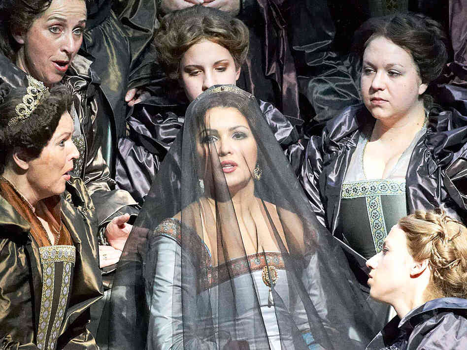 Soprano Anna Netrebko stars in the Vienna State Opera production of Donizetti's Anna Bolena. Soprano Anna Netrebko stars in the Vienna State Opera production of Donizetti's Anna Bolena.