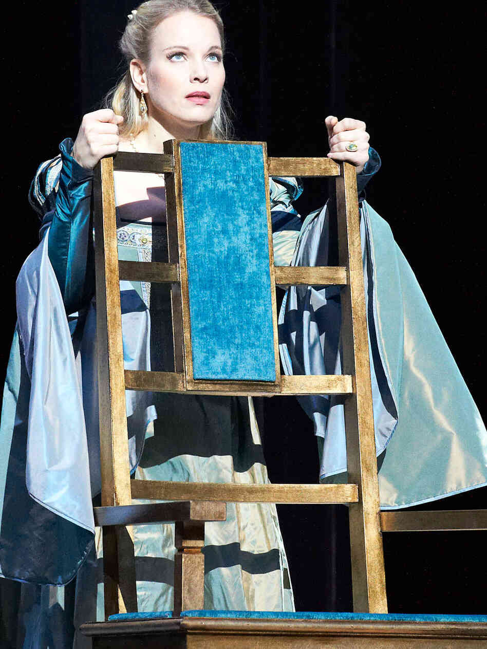 Jane Seymour (mezzo-soprano Elina Garanca) is torn between her love for the king and her duty to Anne Boleyn. Jane Seymour (mezzo-soprano Elina Garanca) is torn between her love for the king and her duty to Anne Boleyn.