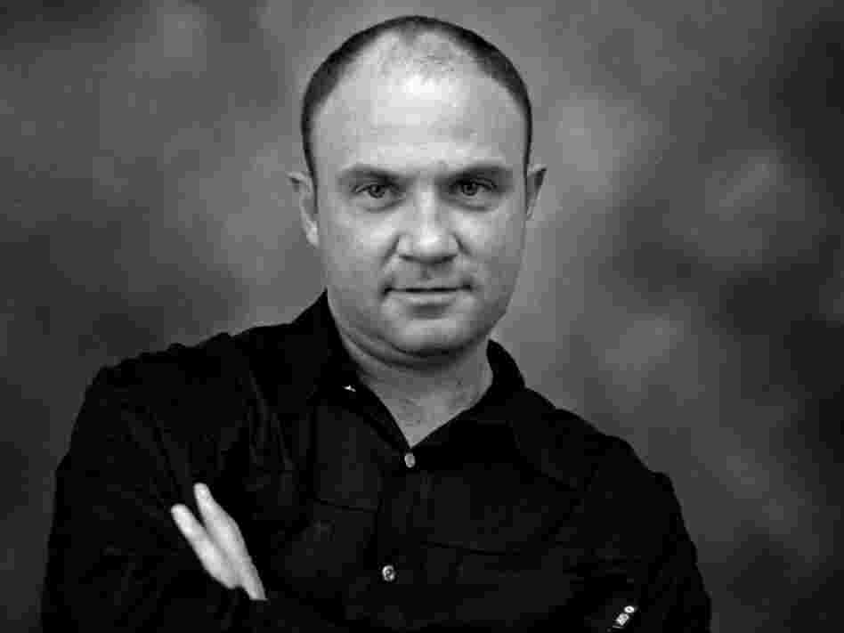 South African photojournalist Greg Marinovich co-authored The Bang-Bang Club: Snapshots from a Hidden War with Joao Silva. In 1991, he won the Pulitzer Prize for Spot News Photography.