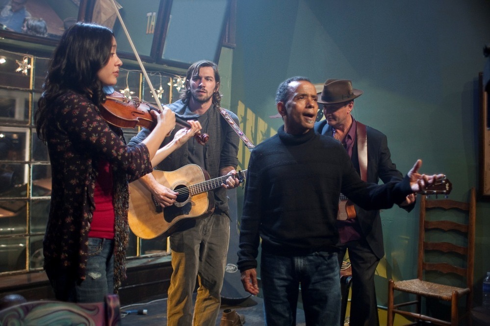 In Treme, Annie (Lucia Micarelli), Sonny (Michiel Huisman), John Boutte and Paul Sanchez perform at the Spotted Cat.