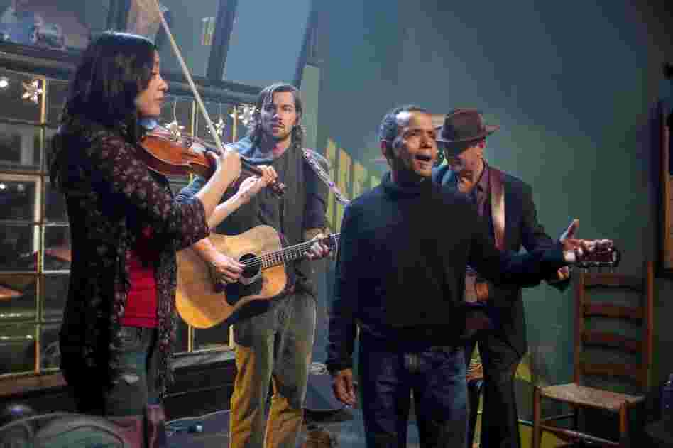 In Treme, Annie (Lucia Micarelli), Sonny (Michiel Huisman), John Boutte and Paul Sanchez perform at the Spotted Cat.