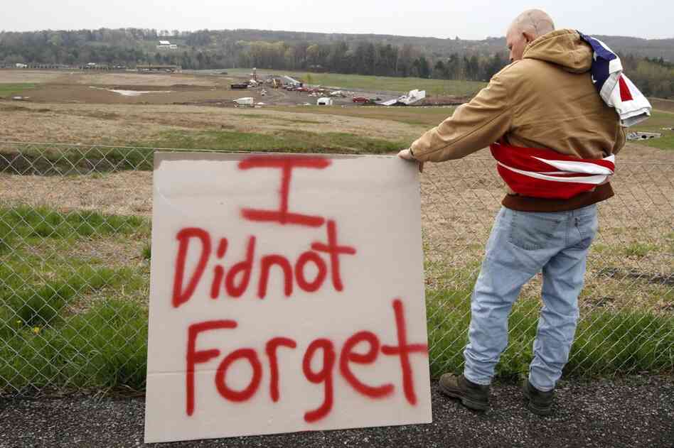 Jeff Ray visits the temporary memorial to United Flight 93 in Shanksville, Pa. 