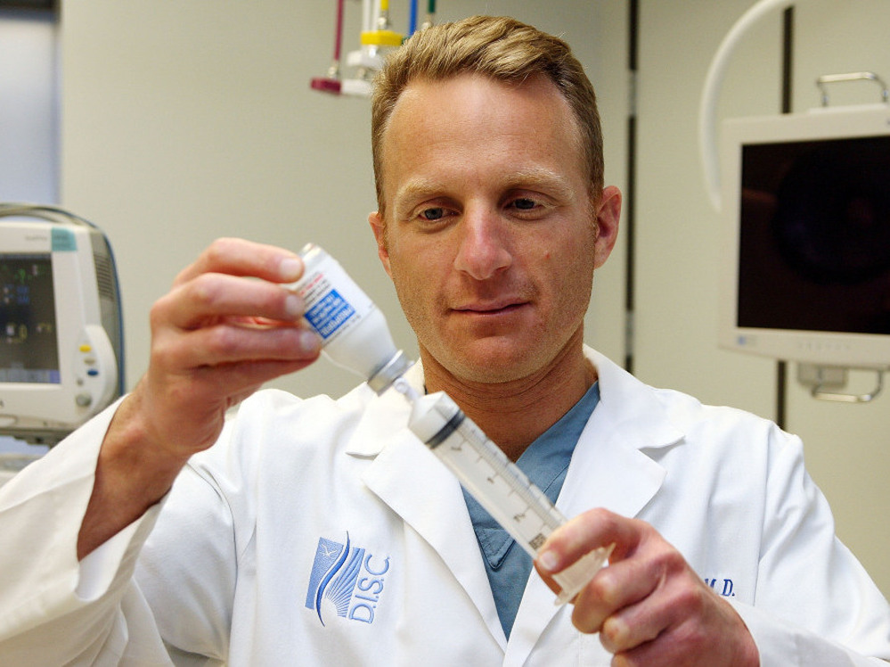 California anesthesiologist Michael Port fills a syringe with the anesthetic propofol in 2009.