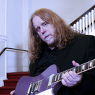Warren Haynes' new solo album is called Man in Motion. Warren Haynes' new solo album is called Man in Motion.