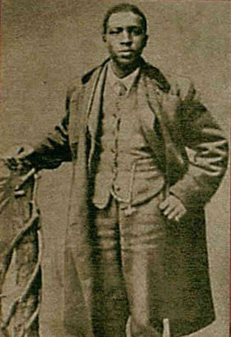 Oliver Lewis rode Aristides to win the first Kentucky Derby in 1875. Oliver Lewis rode Aristides to win the first Kentucky Derby in 1875.