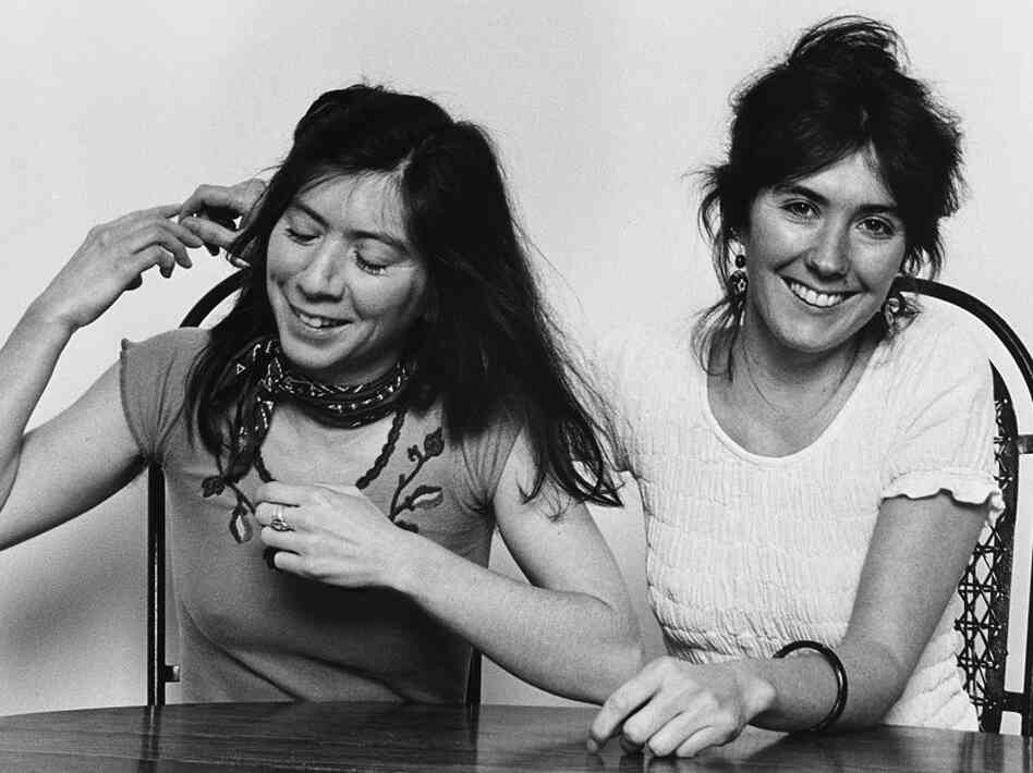 Kate (right) and Anna McGarrigle