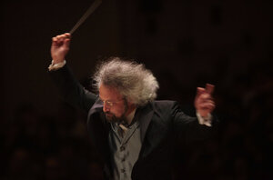 An intense Carlos Kalmar leads the orchestra in Vaughan Williams' Symphony No. 4.