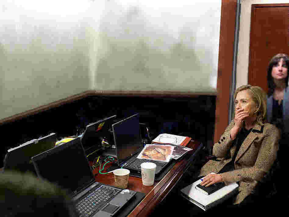 Free Williamsburg's "no men" version of "The Situation Room" photo.