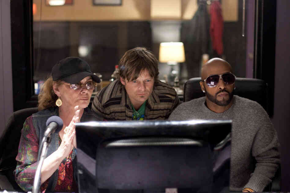 Davis (Steve Zahn, center) works on his bounce project with Aunt Mimi (Elizabeth Ashley) and engineer Don Bartholomew as himself. Davis (Steve Zahn, center) works on his bounce project with Aunt Mimi (Elizabeth Ashley) and engineer Don Bartholomew as himself.