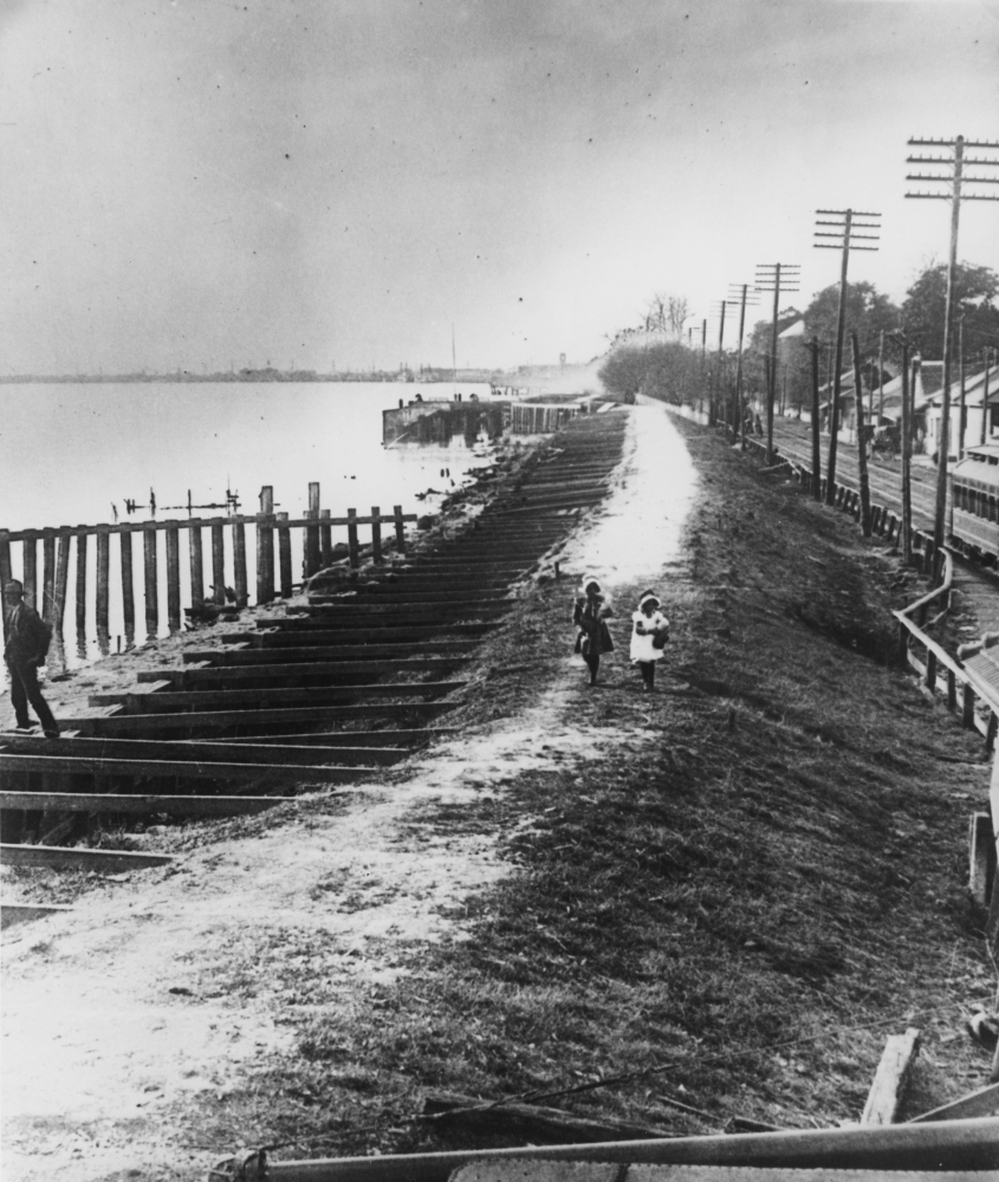 A levee on the Mississippi River in Louisiana during the Great Flood of 1927.