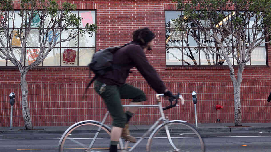 A bicyclist on the move in San Francisco.
