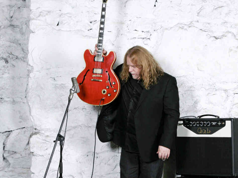 Legendary guitarist Warren Haynes practically ignores his guitar and instead pours out his heart in "Save Me." Legendary guitarist Warren Haynes practically ignores his guitar and instead pours out his heart in "Save Me."