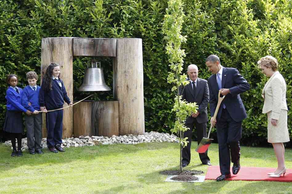 Obama plants a tree at the Peace Bell with Ireland's President Mary McAleese. 