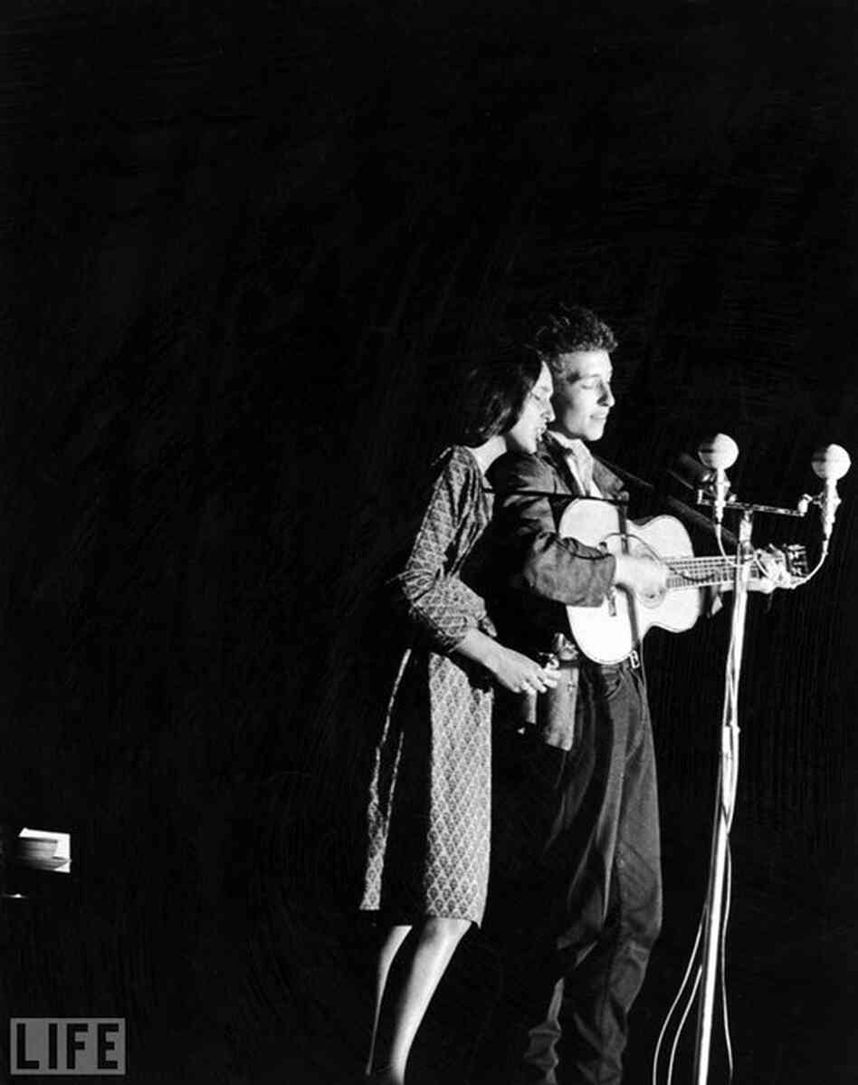 Dylan, who had legally changed his name in 1962, performs with Joan Baez in 1963. 