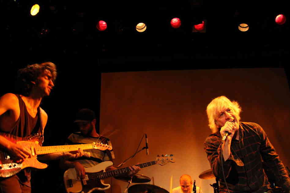 Delicate Steve play the Minutemen, with the help of Sonic Youth's Lee Ranaldo. 