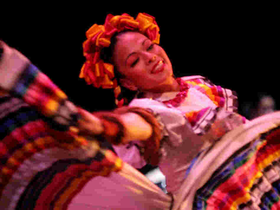 In addition to literature, the LeaLA conference also featured cultural performances by Latino artists and groups, like the Ballet Folclorico de la Universidad de Guadalajara.
