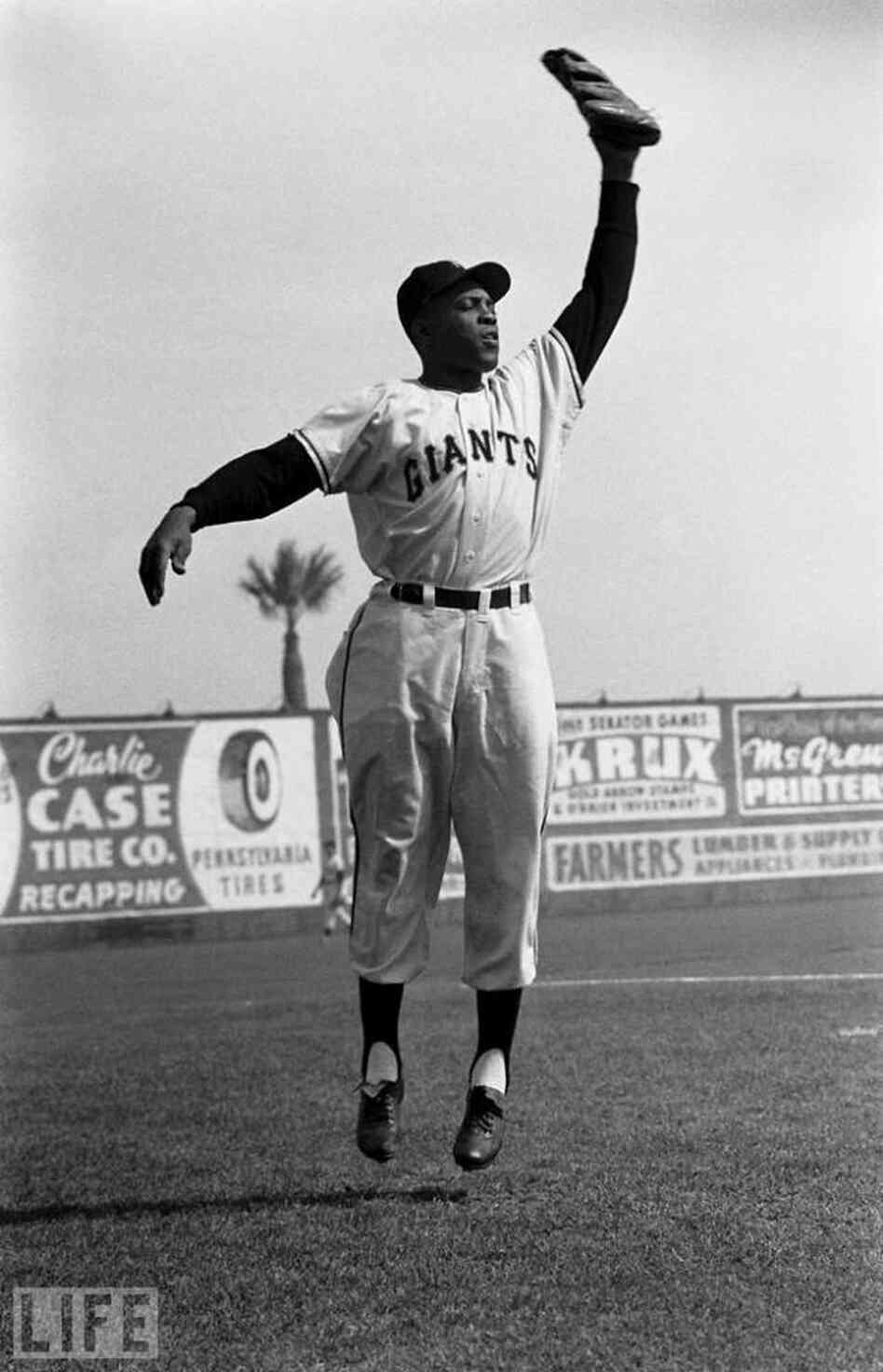 Willie Mays in midair, 1954