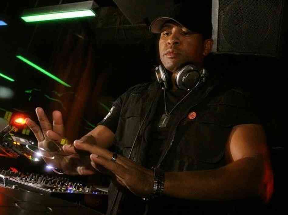 Mark Flash on the decks.