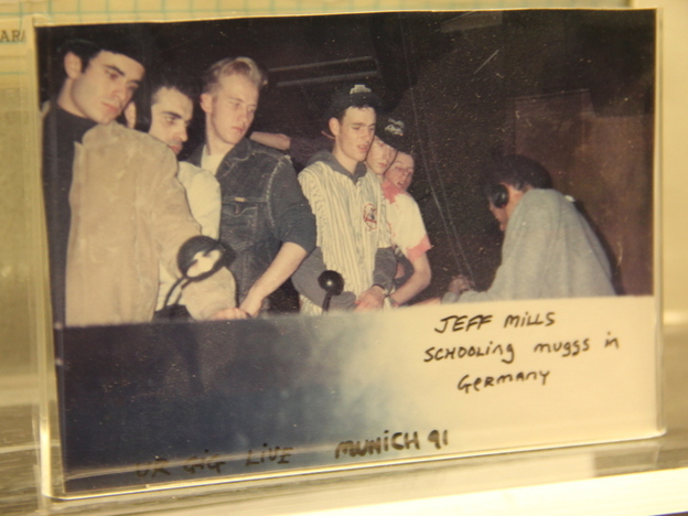 A photo of Jeff Mills "schooling mugs in Germany" at the Submerge techno museum.
