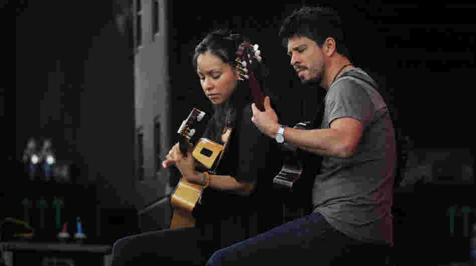 Rodrigo y Gabriela performs at the 2011 Sasquatch Music Festival.