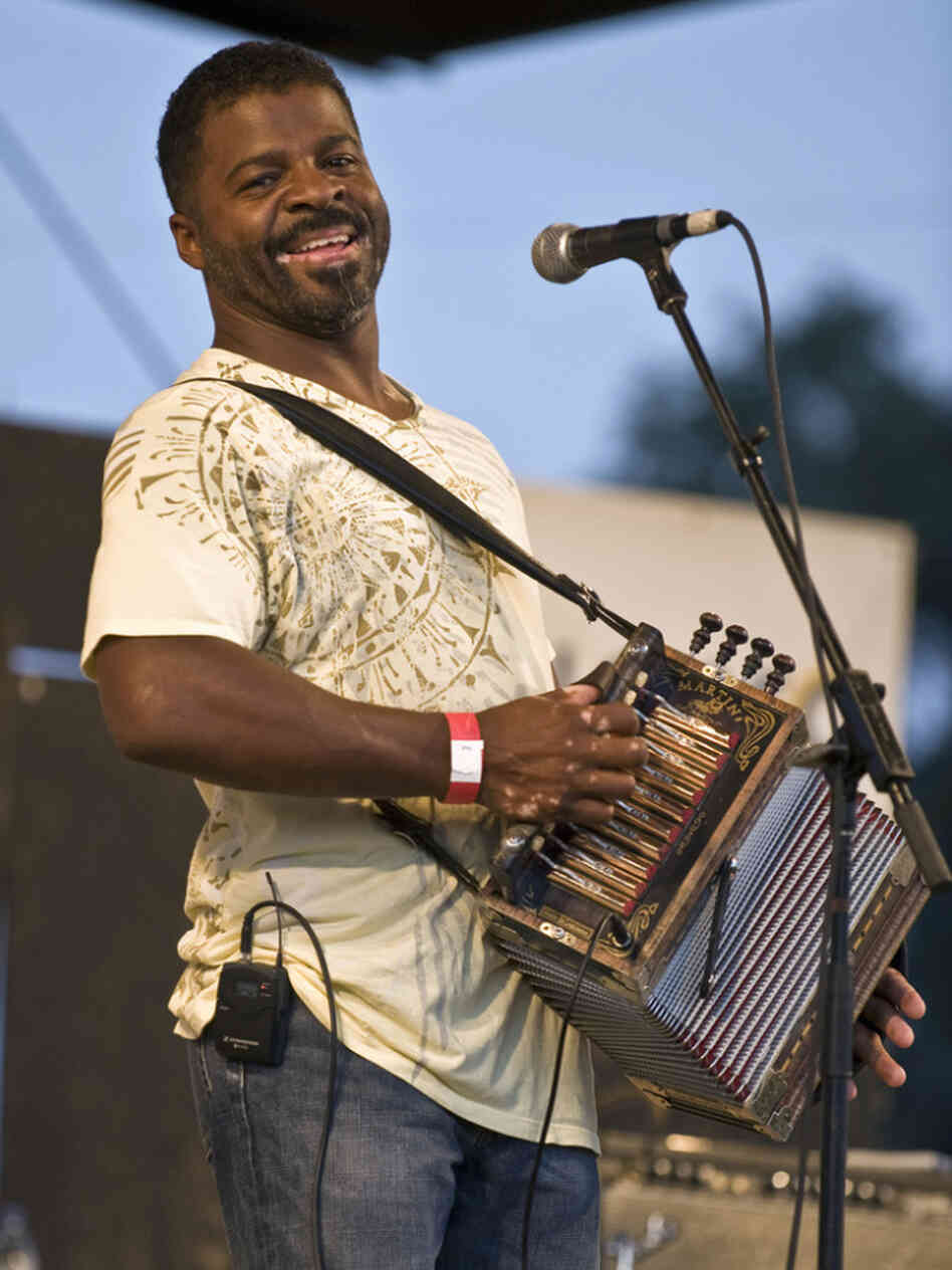 Step Rideau playing a Martin French accordion.