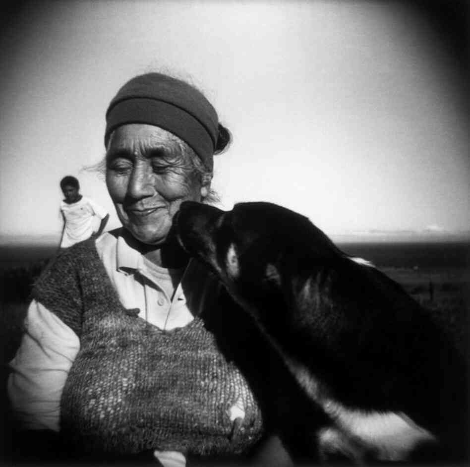 La tia Carmen and her dog