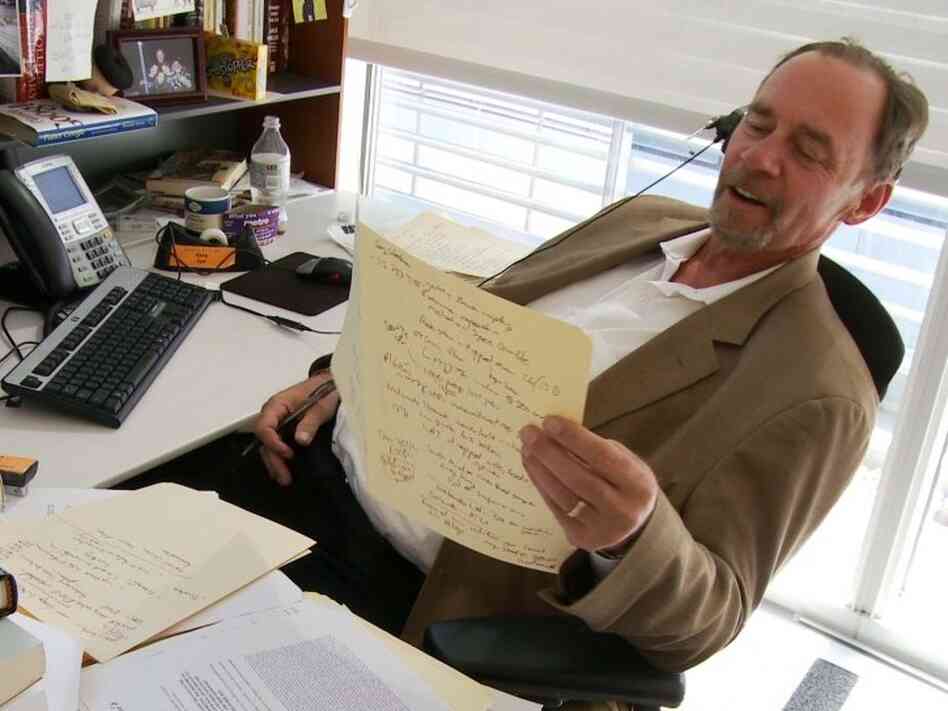 Media reporter David Carr — a Twitter-savvy veteran who exploits the potential of new media tools while staunchly defending the cautious approach of old-school newsgathering —  is the showboating center of the documentary.