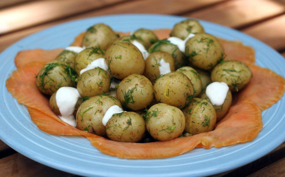 Dilled Potatoes With Smoked Salmon And Horseradish Sauce