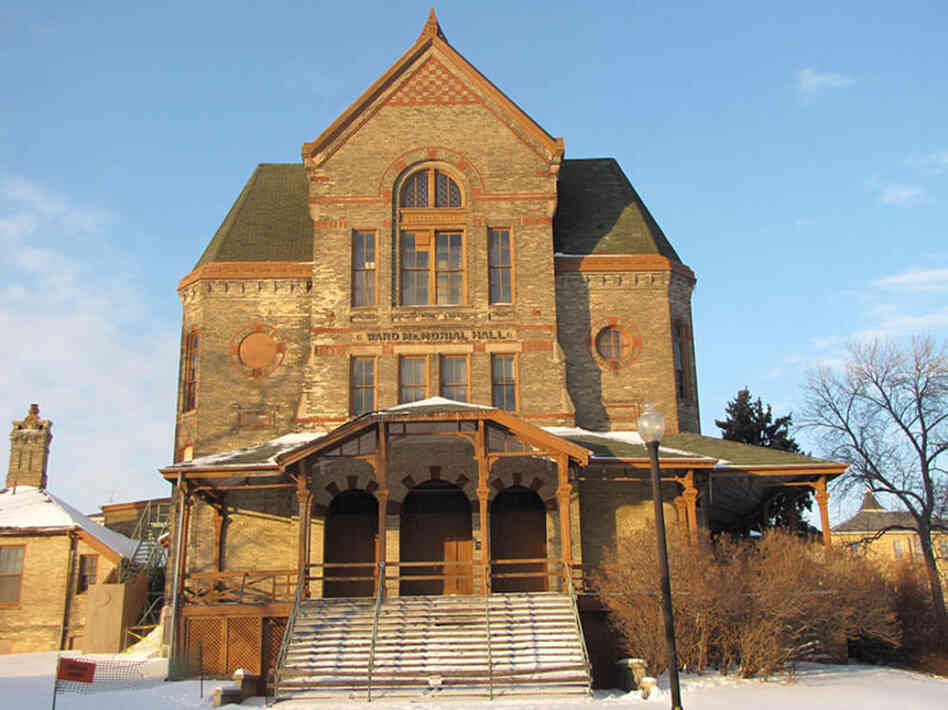 The National Soldiers Home in Milwaukee was built in the late 1880s and served as a refuge for generations of veterans. Ward Memorial Hall (above) dates to 1881. 